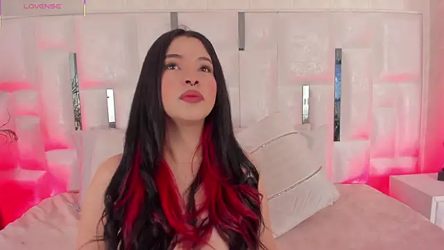 Snapshot of im_nika_ chatting on December 4, 12:47 pm im nika online show from December 4, 12:47 pm