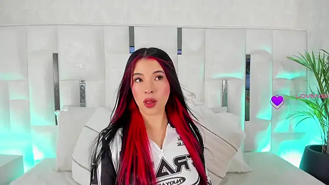 im nika  online show from April 6, 12:28 pm