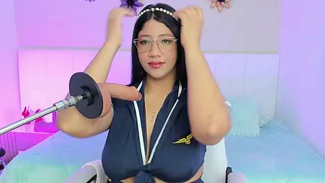 Snapshot of estrella_bigboobs14 chatting on October 31, 10:27 am estrella bigboobs14 online show from October 31, 10:27 am