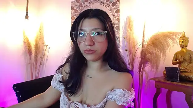 Snapshot of Gag_princeess chatting on March 1, 10:42 pm Gag princeess online show from March 1, 10:42 pm