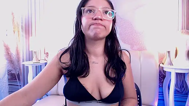 Snapshot of Gag_princeess chatting on March 20, 7:35 pm Gag princeess online show from March 20, 7:35 pm