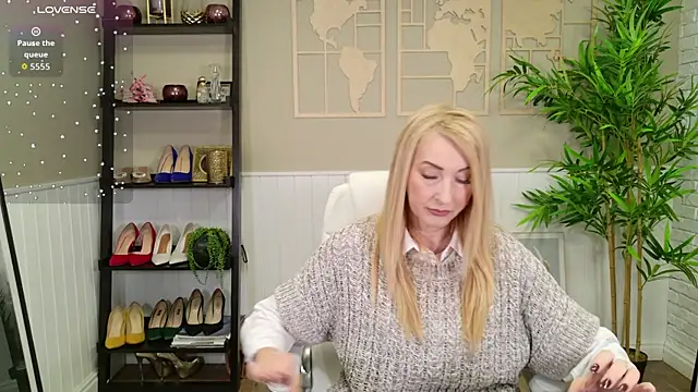 LadyLeea online show from November 25, 4:56 am