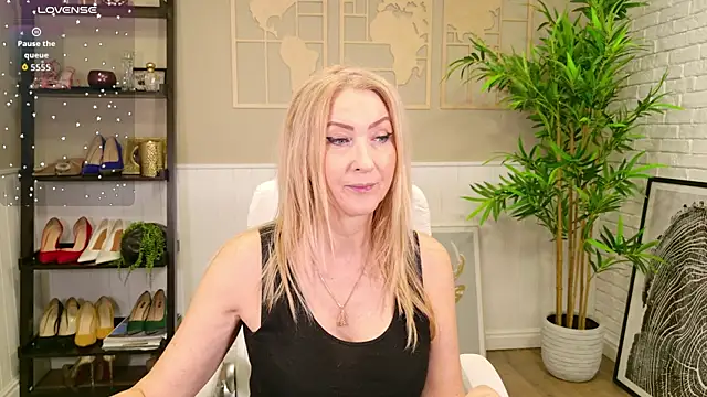 LadyLeea online show from December 18, 5:35 am