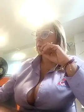 Snapshot of andre_soto_ chatting on February 23, 4:37 pm andre soto online show from February 23, 4:37 pm