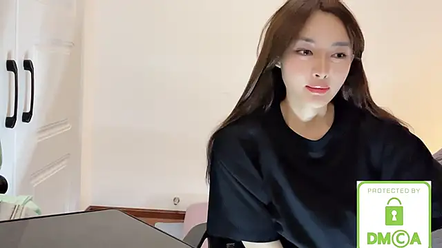 SarahYang online show from May 15, 6:20 am