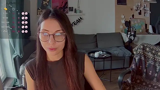 Snapshot of valorant_girl chatting on April 5, 10:23 am valorant girl online show from April 5, 10:23 am