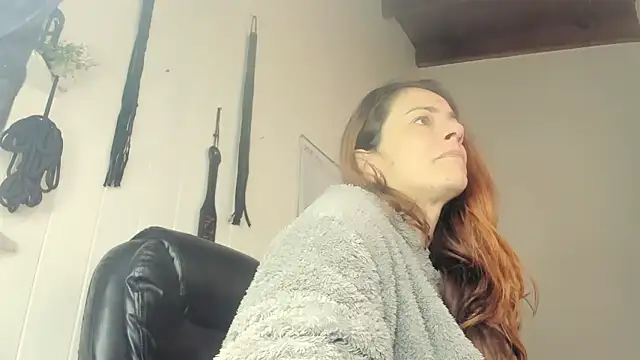 Snapshot of jessiburningheels chatting on May 31, 12:34 pm jessiburningheels online show from May 31, 12:34 pm