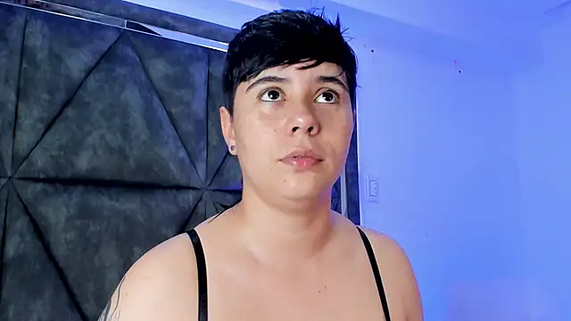 Snapshot of AbbySmiitth_ chatting on April 29, 10:05 pm AbbySmiitth online show from April 29, 10:05 pm