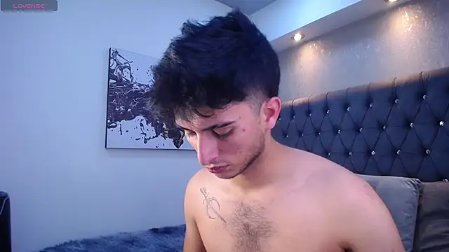 MrWilliseo online show from April 1, 7:44 pm