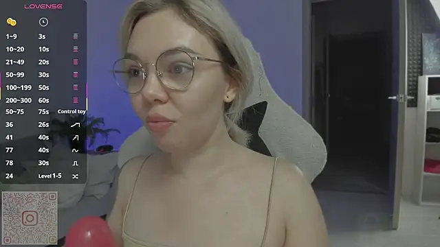 whoa-hoa-hoa-hoa-hoa online show from September 23, 4:10 pm