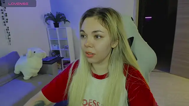 whoa-hoa-hoa-hoa-hoa online show from December 20, 7:21 pm