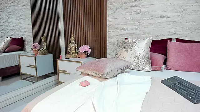 MadisonHunter2024 online show from January 19, 1:43 am