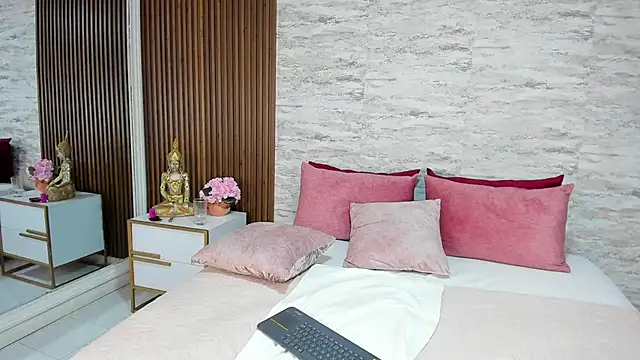 MadisonHunter2024 online show from January 30, 10:30 pm