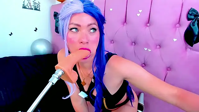 Snapshot of danythomsonm chatting on March 20, 2:49 am danythomsonm online show from March 20, 2:49 am