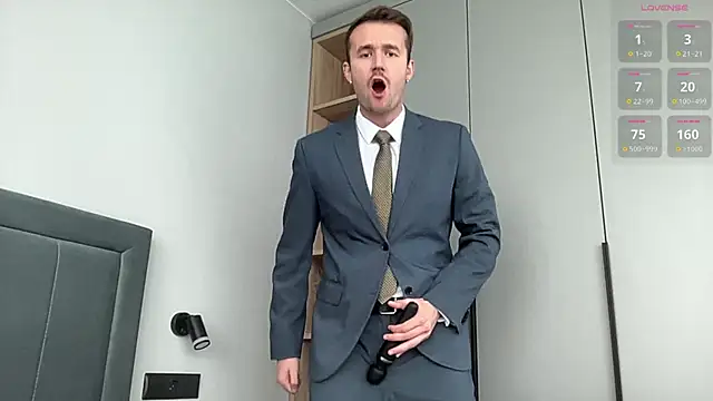 Snapshot of cute_mark chatting on September 18, 7:43 am cute mark online show from September 18, 7:43 am