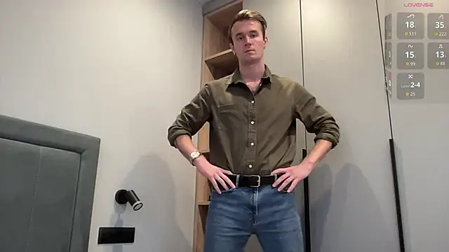 Snapshot of cute_mark chatting on October 4, 3:10 pm cute mark online show from October 4, 3:10 pm