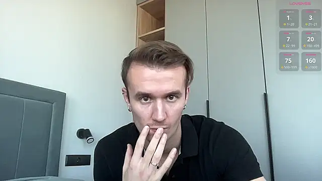 Snapshot of cute_mark chatting on October 8, 8:23 am cute mark online show from October 8, 8:23 am