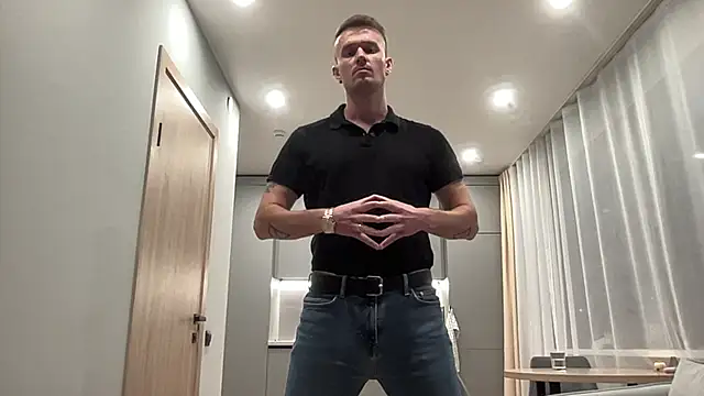 Snapshot of cute_mark chatting on October 20, 4:24 am cute mark online show from October 20, 4:24 am