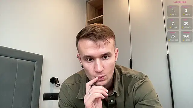 Snapshot of cute_mark chatting on October 25, 11:29 am cute mark online show from October 25, 11:29 am