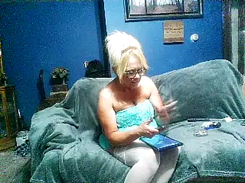 Snapshot of letsgetdirty1981 chatting on December 7, 1:40 pm letsgetdirty1981 online show from December 7, 1:40 pm