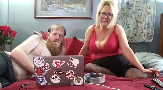 Snapshot of letsgetdirty1981 chatting on February 15, 3:20 am letsgetdirty1981 online show from February 15, 3:20 am