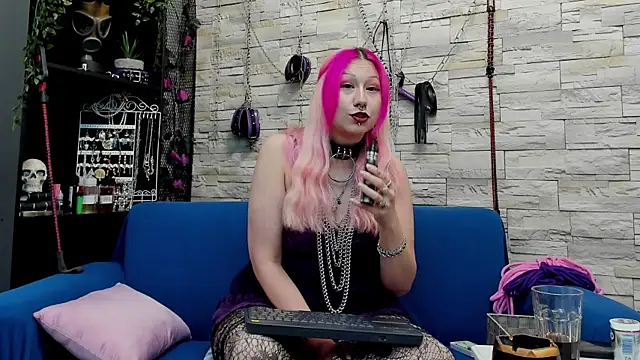 Snapshot of CruelMistress chatting on December 16, 2:57 am CruelMistress online show from December 16, 2:57 am