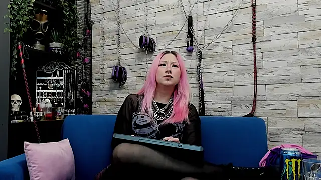 Snapshot of CruelMistress chatting on February 10, 3:13 am CruelMistress online show from February 10, 3:13 am