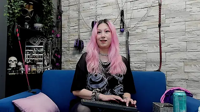 Snapshot of CruelMistress chatting on February 24, 2:30 am CruelMistress online show from February 24, 2:30 am
