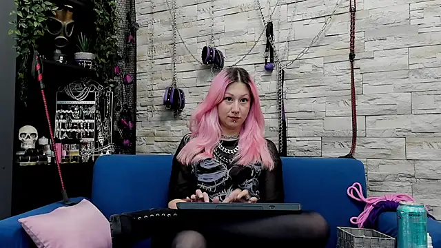 Snapshot of CruelMistress chatting on February 25, 11:44 pm CruelMistress online show from February 25, 11:44 pm