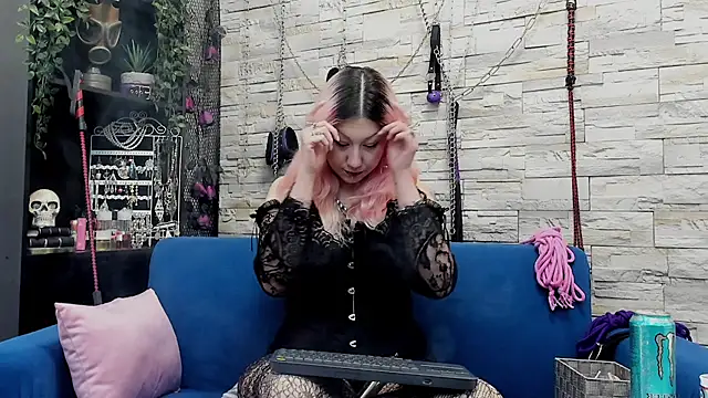 Snapshot of CruelMistress chatting on March 12, 7:06 pm CruelMistress online show from March 12, 7:06 pm