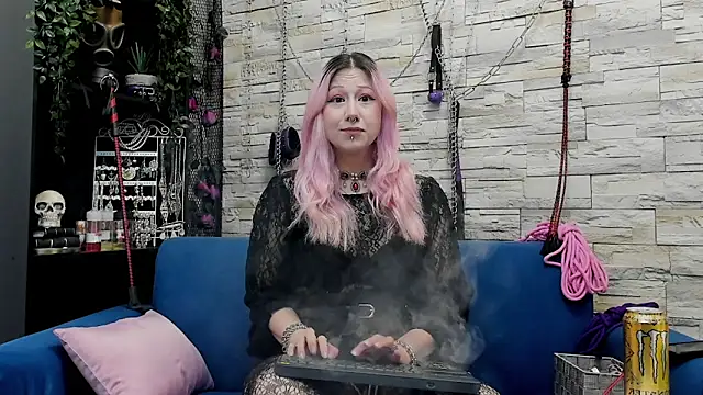 Snapshot of CruelMistress chatting on March 17, 9:13 pm CruelMistress online show from March 17, 9:13 pm