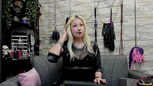 CruelMistress online show from October 5, 9:13 pm