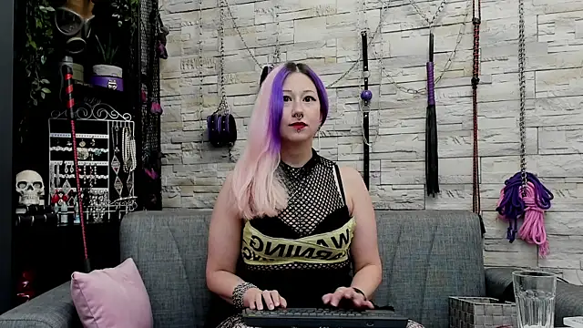 CruelMistress online show from November 22, 4:11 am