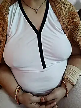 Snapshot of milf-kaira chatting on December 11, 8:47 am milf-kaira online show from December 11, 8:47 am