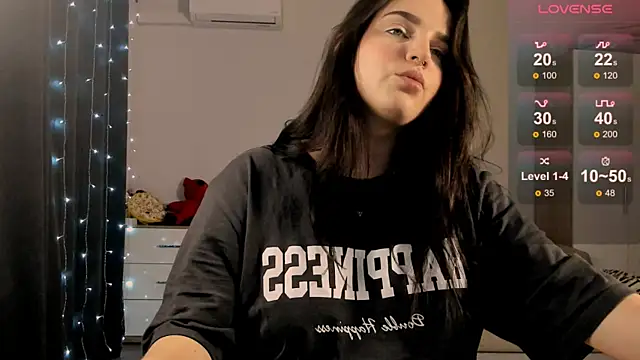 Snapshot of __Latisha__ chatting on January 18, 2:23 pm Latisha online show from January 18, 2:23 pm