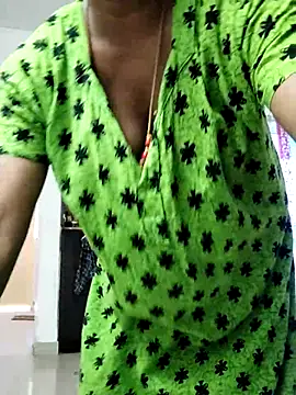 Snapshot of Tamilrojanew chatting on April 12, 4:39 am Tamilrojanew online show from April 12, 4:39 am