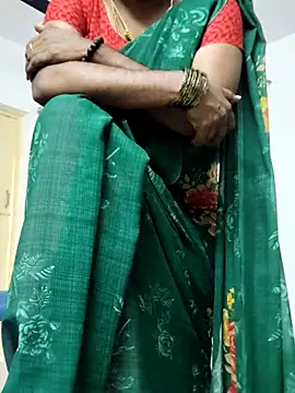 Snapshot of Tamilrojanew chatting on April 28, 9:25 am Tamilrojanew online show from April 28, 9:25 am