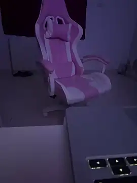 Snapshot of brithneysquirt chatting on January 12, 5:45 am brithneysquirt online show from January 12, 5:45 am