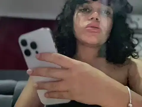 Snapshot of brithneysquirt chatting on February 10, 11:23 pm brithneysquirt online show from February 10, 11:23 pm