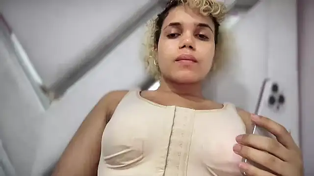 Snapshot of brithneysquirt chatting on November 12, 11:47 pm brithneysquirt online show from November 12, 11:47 pm