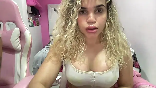 Snapshot of brithneysquirt chatting on January 9, 3:48 pm brithneysquirt online show from January 9, 3:48 pm