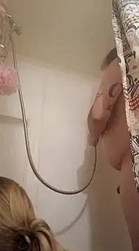 Snapshot of dncroys88 chatting on December 28, 8:25 pm dncroys88 online show from December 28, 8:25 pm