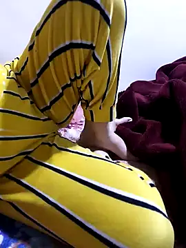 Snapshot of nouramaroc chatting on January 15, 8:37 pm nouramaroc online show from January 15, 8:37 pm