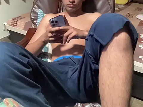 yourhero3466 online show from March 8, 8:45 pm