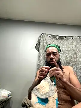 Snapshot of kaydazeed chatting on October 10, 3:27 am kaydazeed online show from October 10, 3:27 am