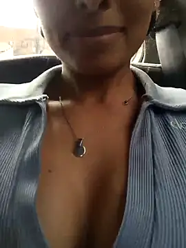 Snapshot of vanyacam_ chatting on March 6, 8:27 pm vanyacam online show from March 6, 8:27 pm