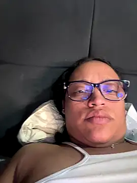 Snapshot of angela_angels_ chatting on December 5, 8:00 am angela angels online show from December 5, 8:00 am