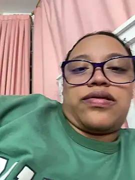 Snapshot of angela_angels_ chatting on December 23, 8:22 am angela angels online show from December 23, 8:22 am