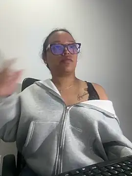 Snapshot of angela_angels_ chatting on December 30, 11:17 pm angela angels online show from December 30, 11:17 pm