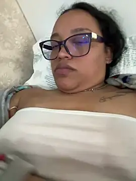Snapshot of angela_angels_ chatting on December 31, 9:28 pm angela angels online show from December 31, 9:28 pm